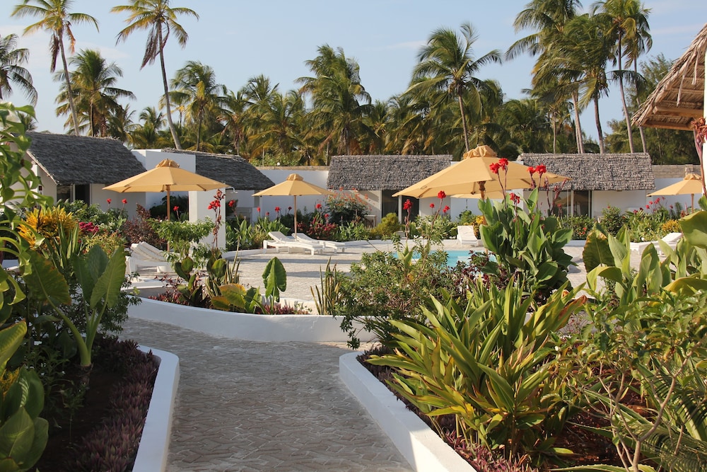 Dhow Inn Boutique Hotel — Hotel building in Paje, Zanzibar South