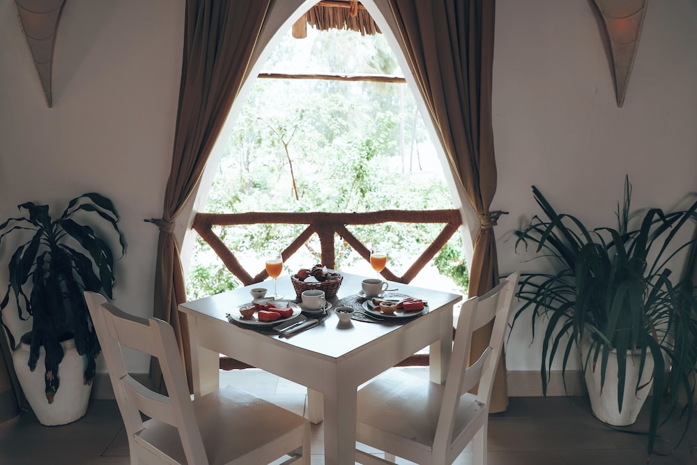Dhow Inn Boutique Hotel — Hotel rooms in Paje, Zanzibar South
