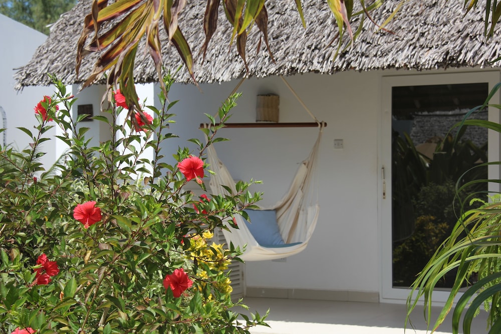 Dhow Inn Boutique Hotel — Hotel building in Paje, Zanzibar South