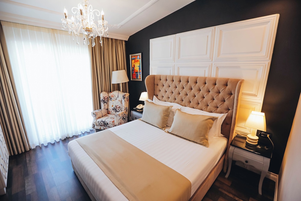Flower Hotels & Resorts — Rooms in Golem, Tirane