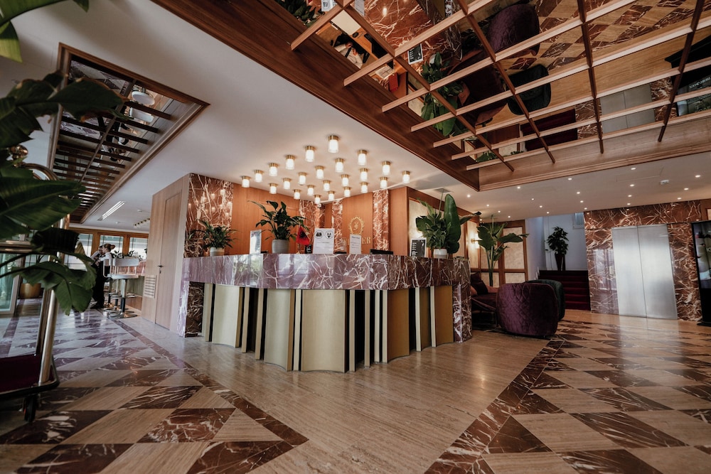 Flower Hotels & Resorts — Shared spaces in Golem, Tirane