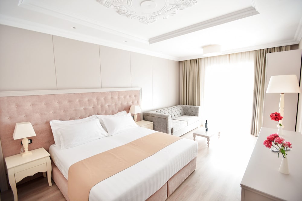 Flower Hotels & Resorts — Rooms in Golem, Tirane