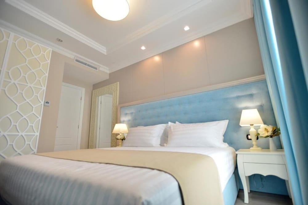 Flower Hotels & Resorts — Rooms in Golem, Tirane