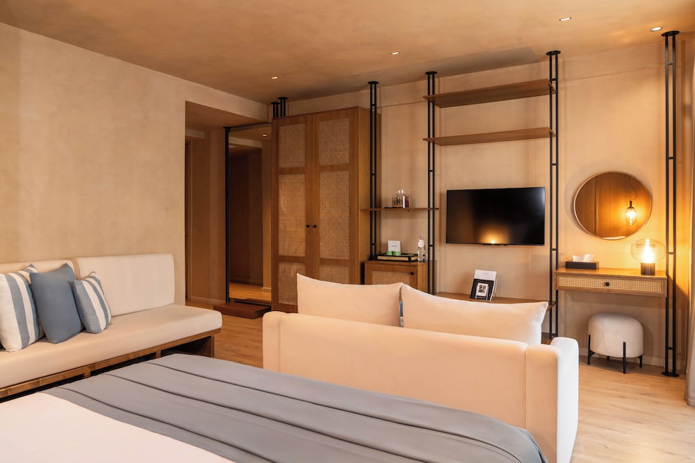 Flower Hotels & Resorts — Rooms in Golem, Tirane