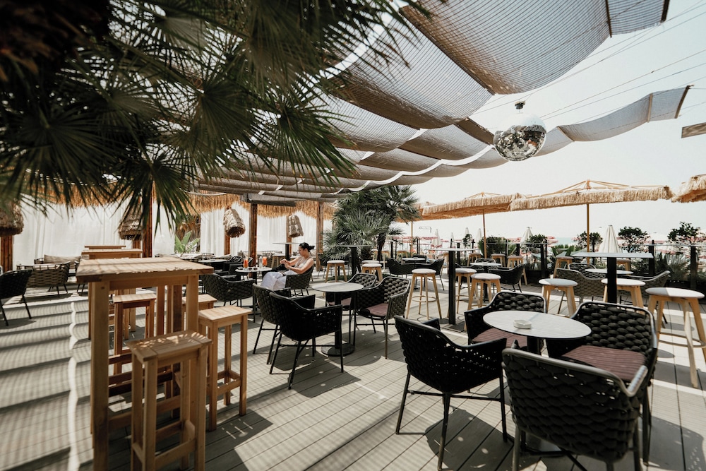Flower Hotels & Resorts — Restaurant in Golem, Tirane