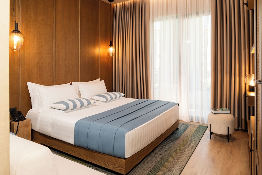 Flower Hotels & Resorts — Rooms in Golem, Tirane