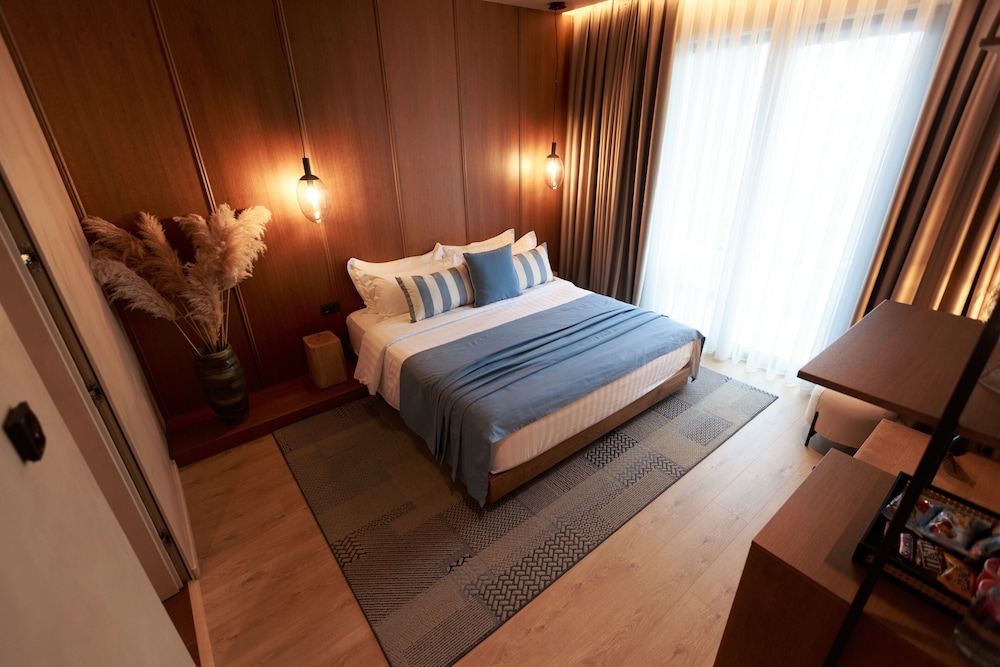 Flower Hotels & Resorts — Rooms in Golem, Tirane
