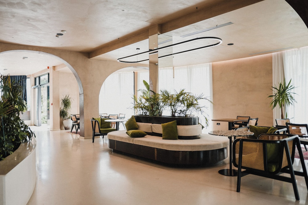 Flower Hotels & Resorts — Shared spaces in Golem, Tirane