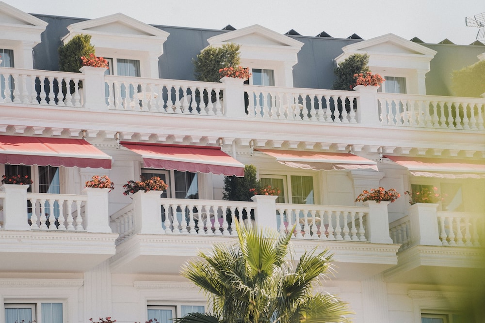 Flower Hotels & Resorts — Outdoor in Golem, Tirane