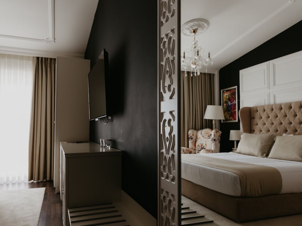Flower Hotels & Resorts — Rooms in Golem, Tirane