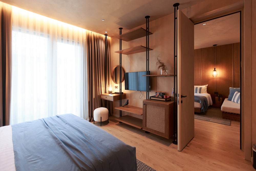 Flower Hotels & Resorts — Rooms in Golem, Tirane