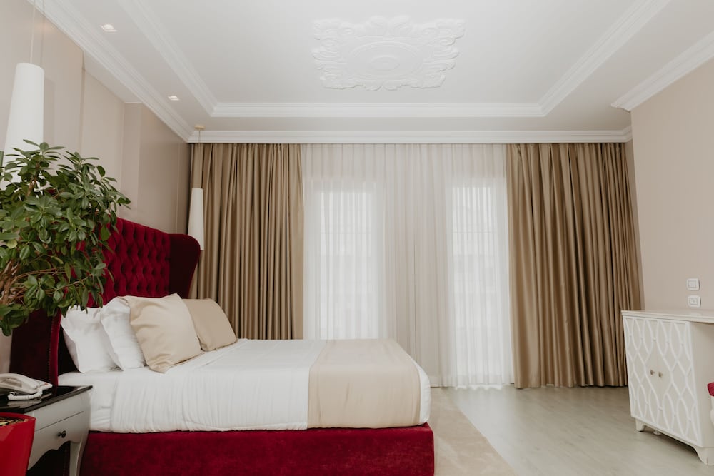 Flower Hotels & Resorts — Rooms in Golem, Tirane