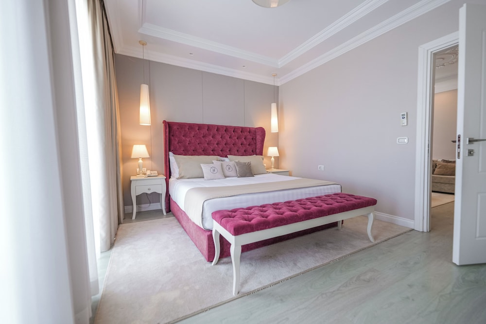 Flower Hotels & Resorts — Rooms in Golem, Tirane