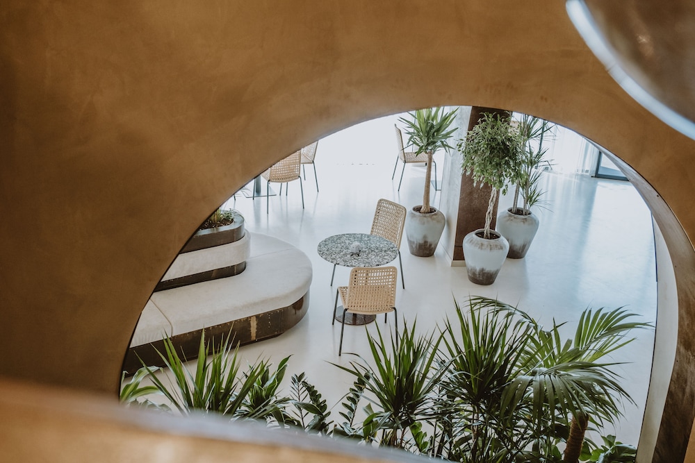Flower Hotels & Resorts — Shared spaces in Golem, Tirane