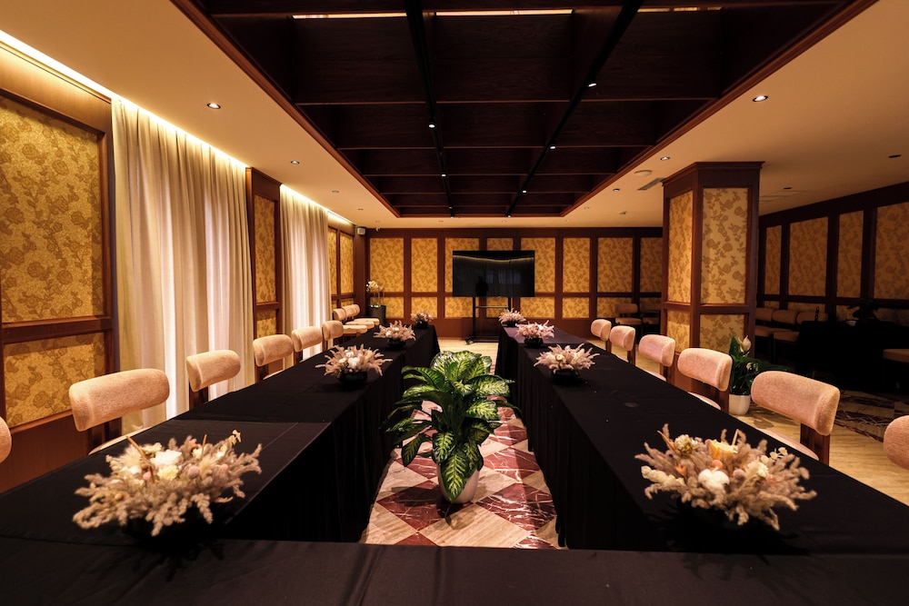 Flower Hotels & Resorts — Shared spaces in Golem, Tirane