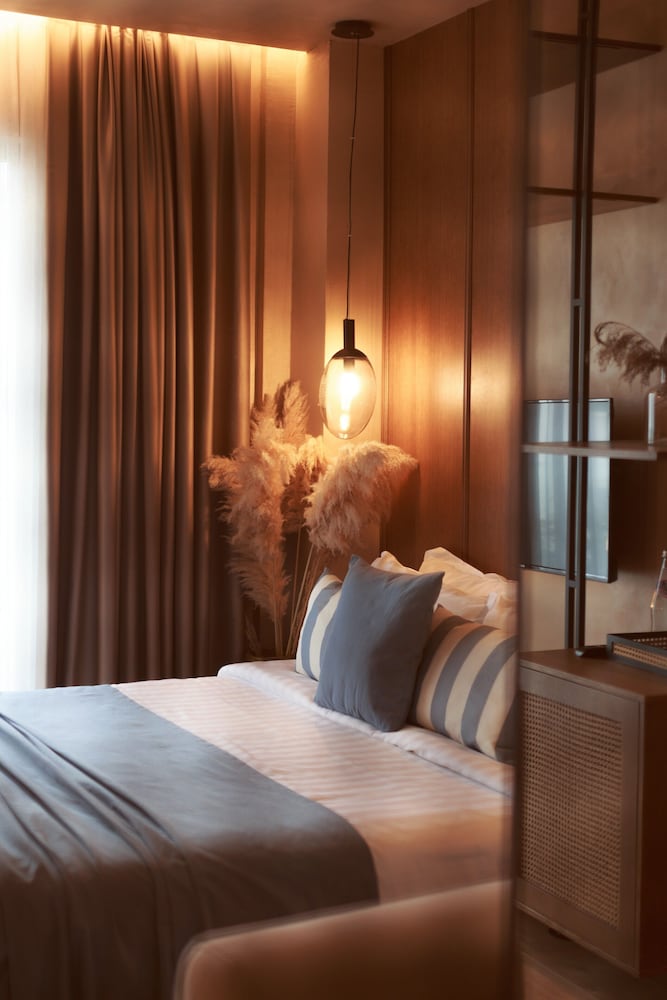Flower Hotels & Resorts — Rooms in Golem, Tirane