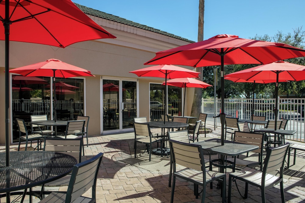 Hampton Inn Orlando/Lake Buena Vista — Restaurant & bars in Orlando, Florida