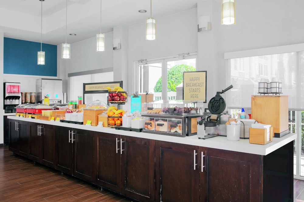 Hampton Inn Orlando/Lake Buena Vista — Restaurant & bars in Orlando, Florida