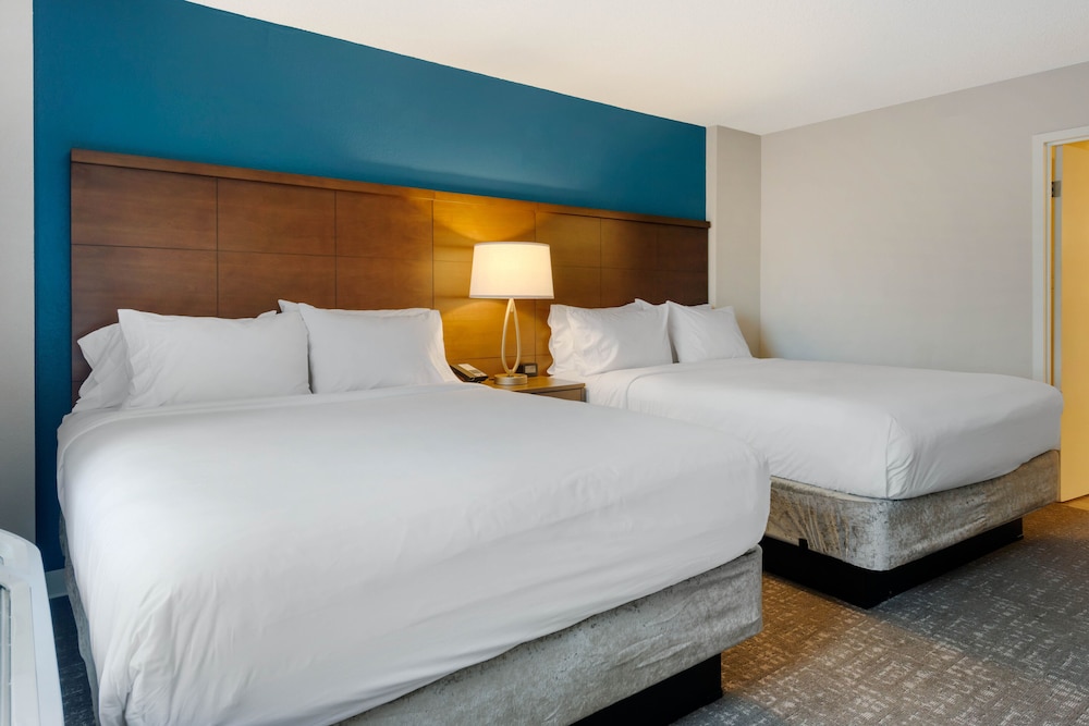 Staybridge Suites Orlando Royale Parc Suites by IHG — Hotel rooms in Kissimmee, Florida