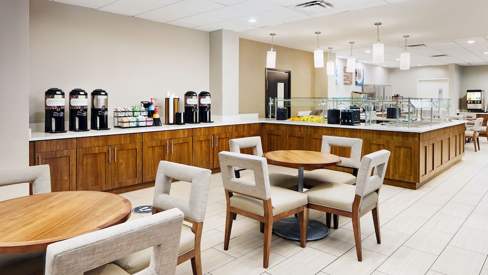 Staybridge Suites Orlando Royale Parc Suites by IHG — Restaurant & bars in Kissimmee, Florida