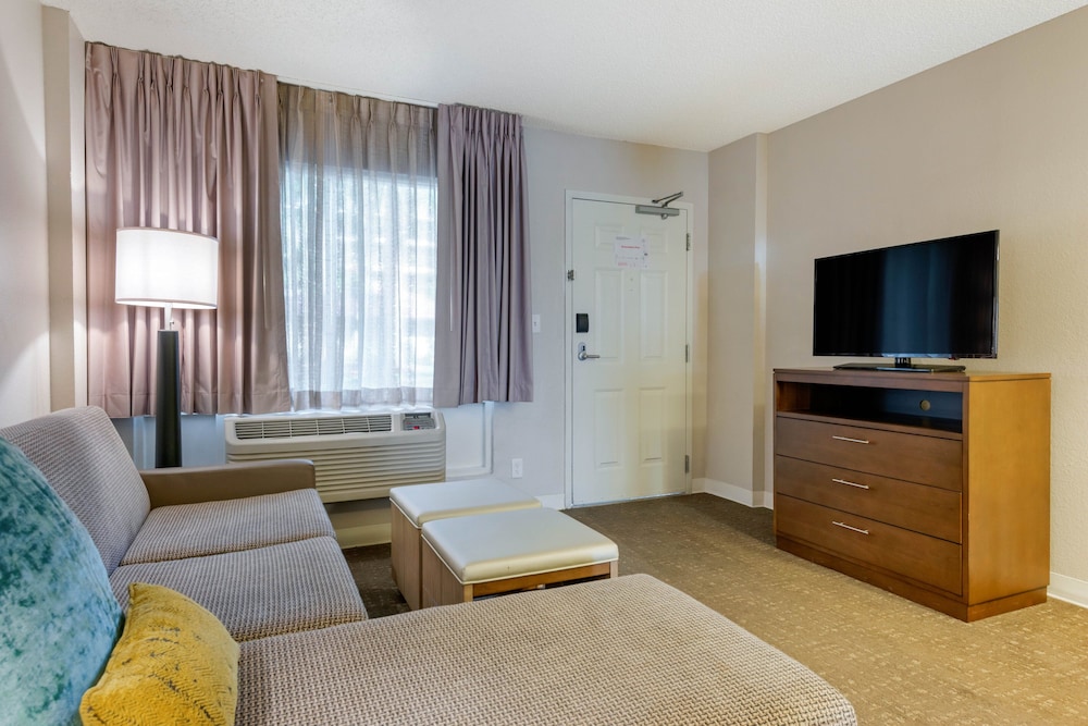 Staybridge Suites Orlando Royale Parc Suites by IHG — Hotel rooms in Kissimmee, Florida