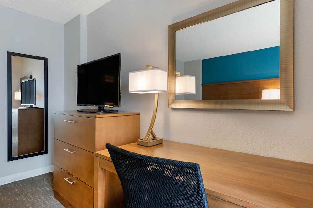 Staybridge Suites Orlando Royale Parc Suites by IHG — Hotel rooms in Kissimmee, Florida