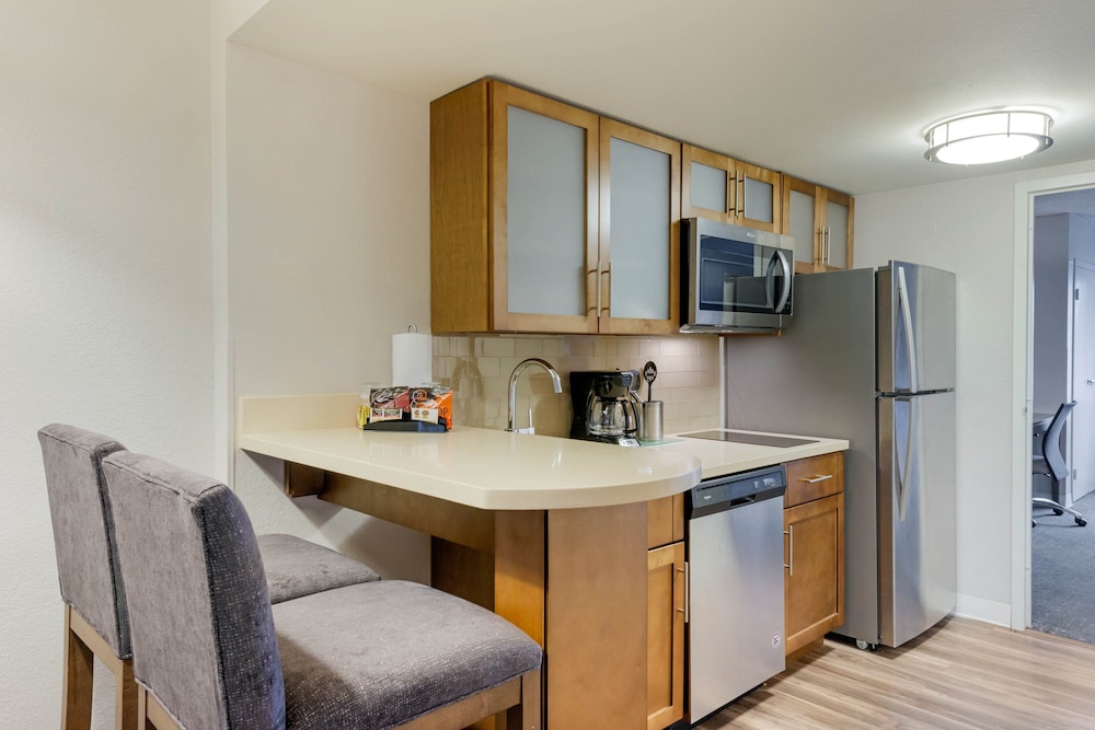Staybridge Suites Orlando Royale Parc Suites by IHG — Hotel rooms in Kissimmee, Florida