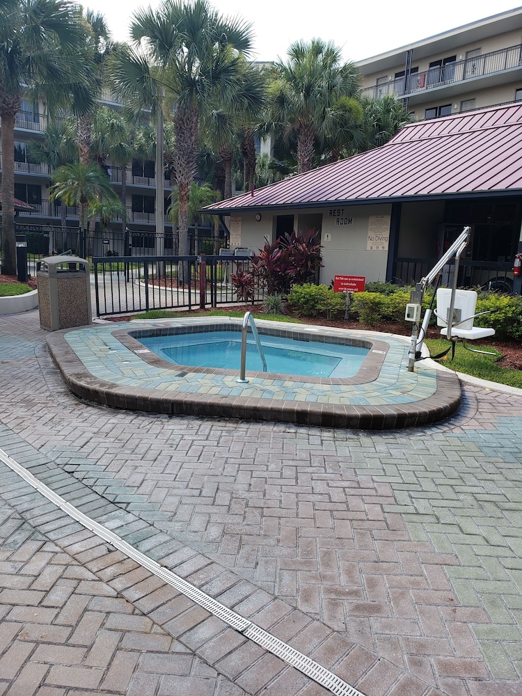 Staybridge Suites Orlando Royale Parc Suites by IHG — Spa in Kissimmee, Florida