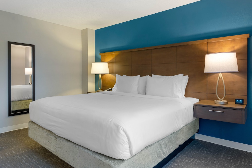 Staybridge Suites Orlando Royale Parc Suites by IHG — Hotel rooms in Kissimmee, Florida