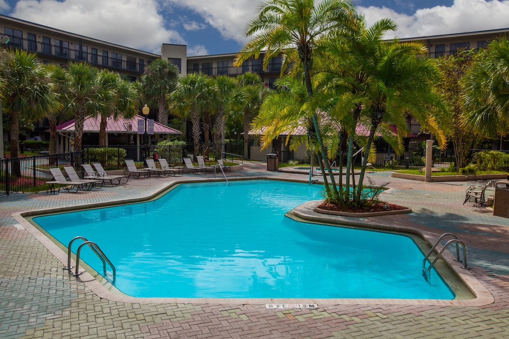 Staybridge Suites Orlando Royale Parc Suites by IHG — Swimming pool in Kissimmee, Florida