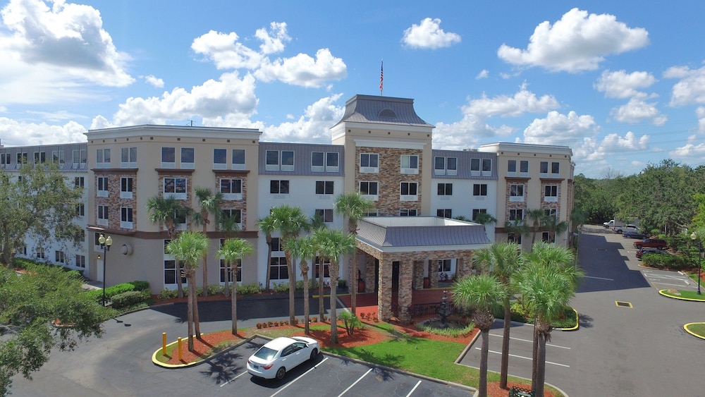 Staybridge Suites Orlando Royale Parc Suites by IHG — Hotel building in Kissimmee, Florida