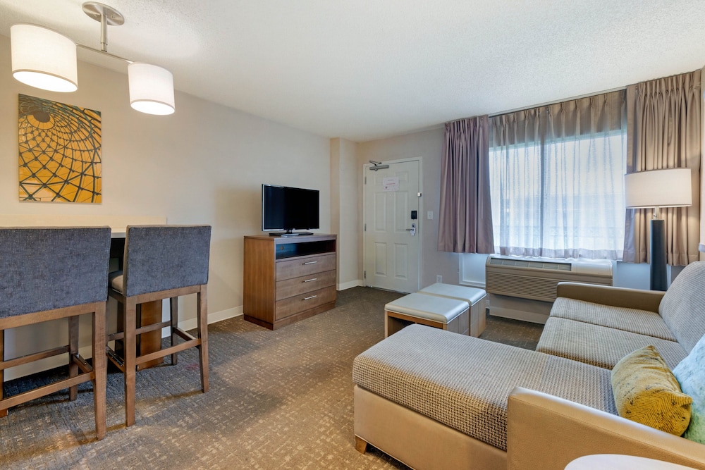 Staybridge Suites Orlando Royale Parc Suites by IHG — Hotel rooms in Kissimmee, Florida