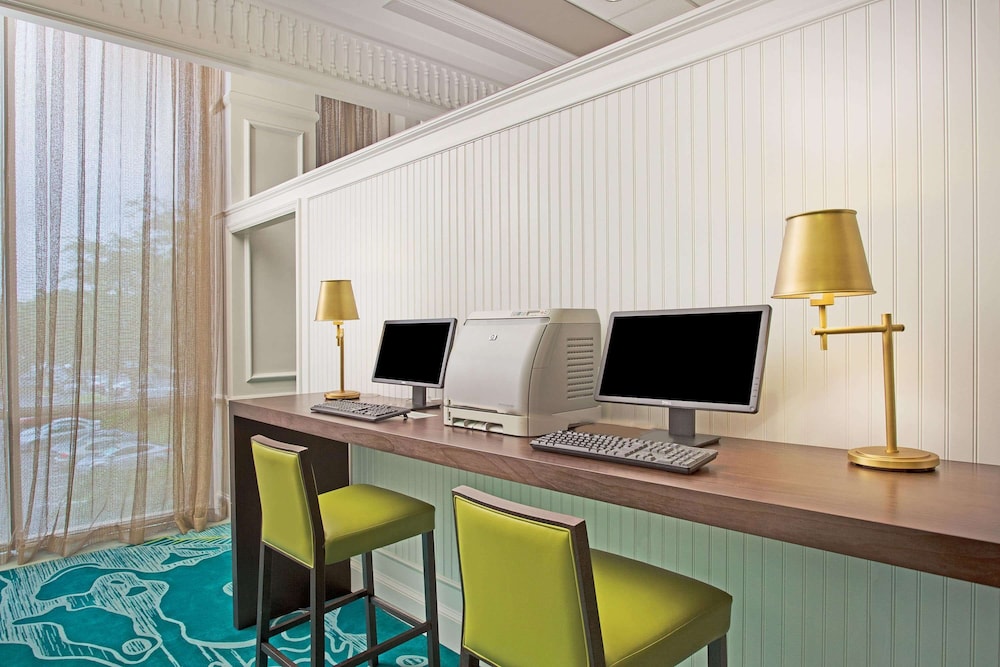 Wyndham Lake Buena Vista – Disney Springs® Area — Hotel building in Lake Buena Vista, Florida