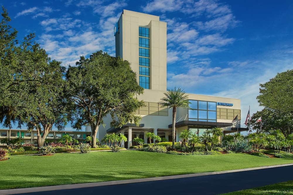 Wyndham Lake Buena Vista – Disney Springs® Area — Hotel building in Lake Buena Vista, Florida