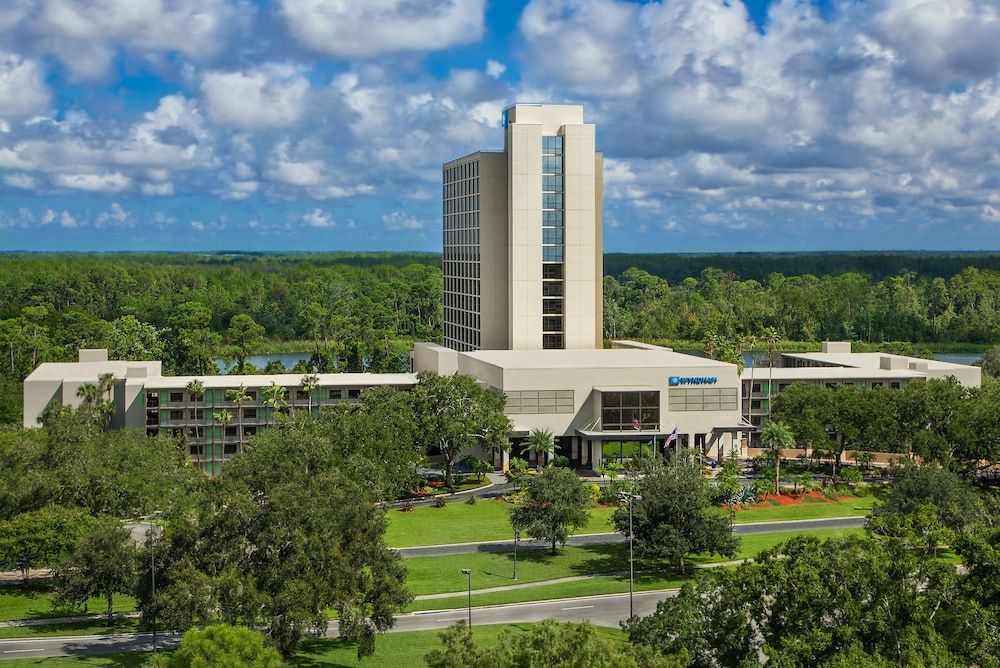 Wyndham Lake Buena Vista – Disney Springs® Area — Hotel building in Lake Buena Vista, Florida