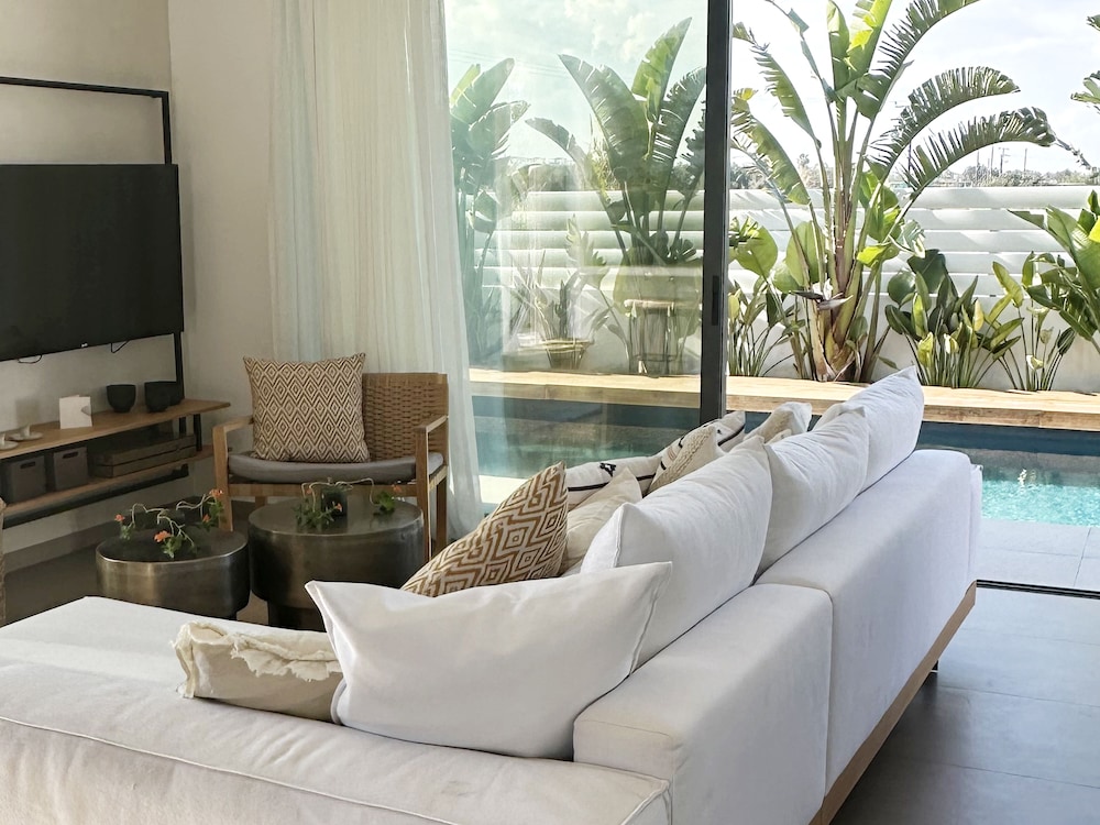 Lora Pearl Luxury Villa By Louis Hotels — Hotel rooms in Protaras, Famagusta Region
