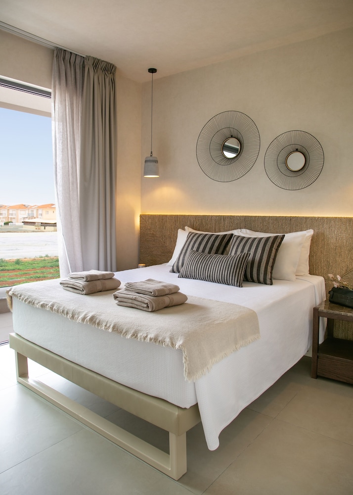 Lora Pearl Luxury Villa By Louis Hotels — Hotel rooms in Protaras, Famagusta Region