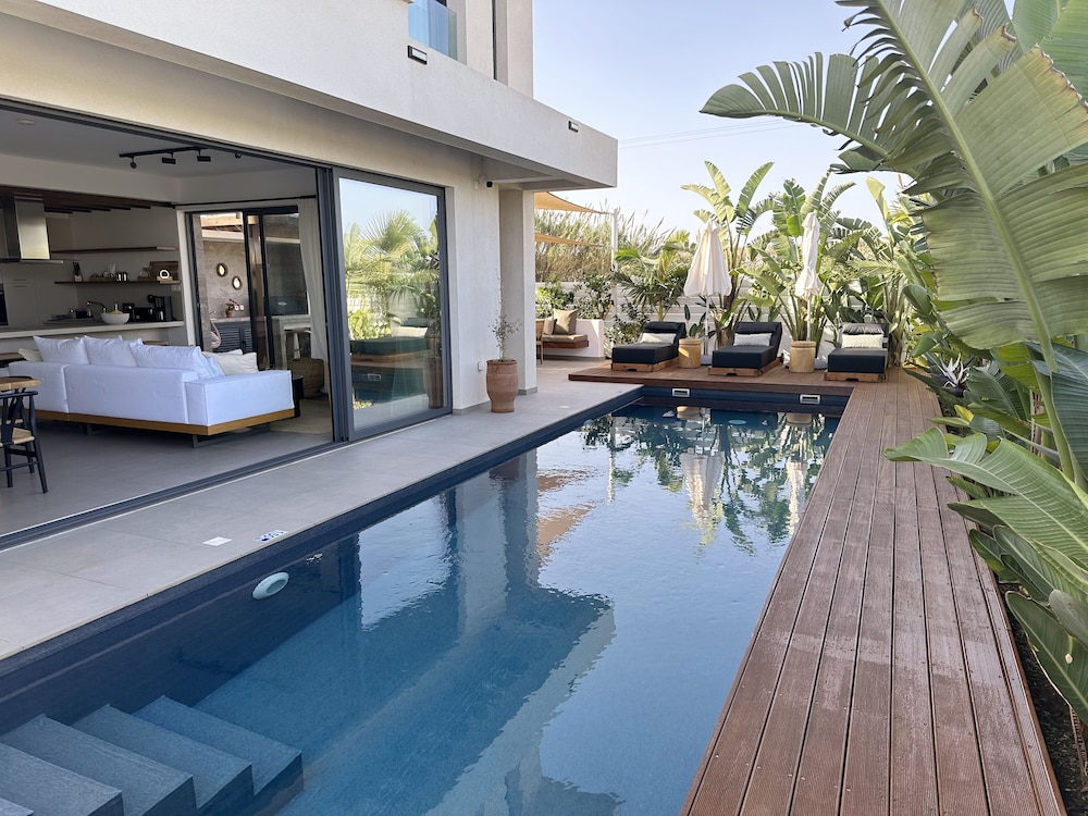 Lora Pearl Luxury Villa By Louis Hotels — Swimming pool in Protaras, Famagusta Region
