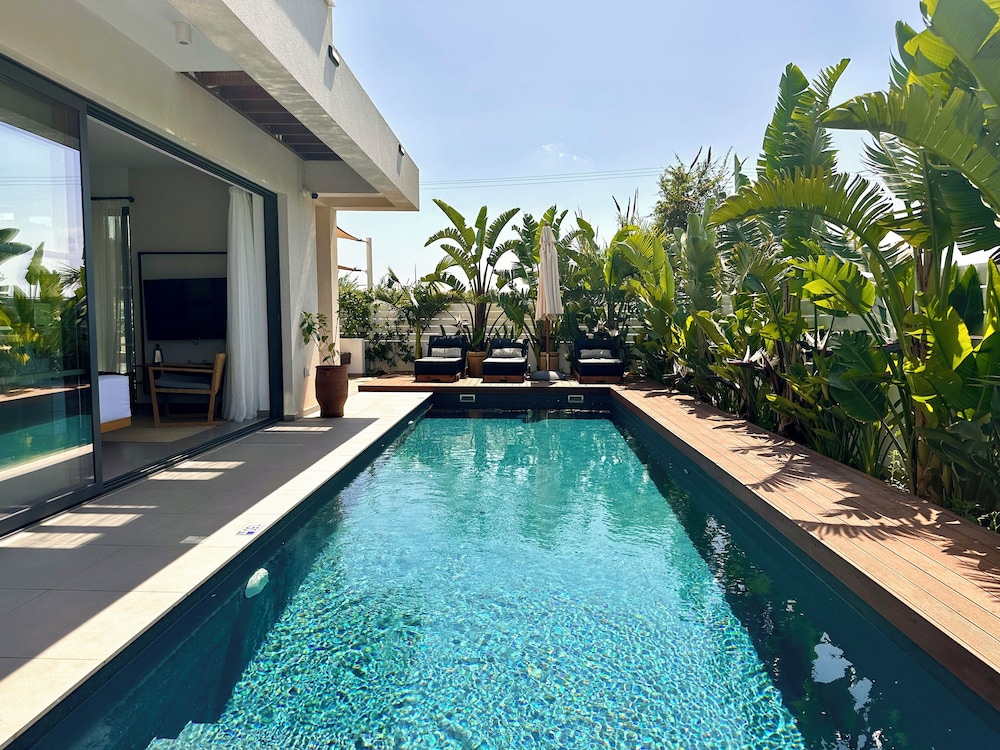 Lora Pearl Luxury Villa By Louis Hotels — Swimming pool in Protaras, Famagusta Region