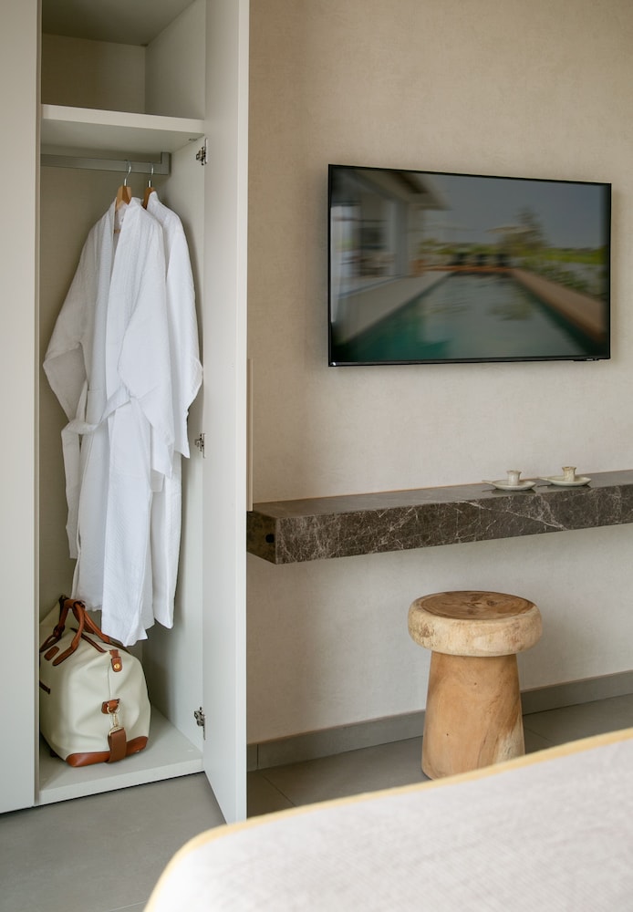 Lora Pearl Luxury Villa By Louis Hotels — Hotel rooms in Protaras, Famagusta Region