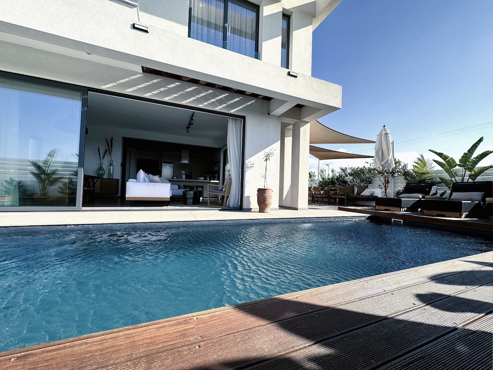 Lora Pearl Luxury Villa By Louis Hotels — Swimming pool in Protaras, Famagusta Region