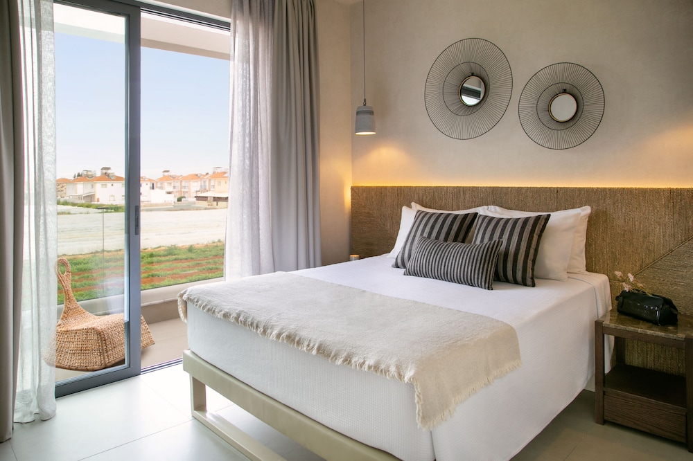 Lora Pearl Luxury Villa By Louis Hotels — Hotel rooms in Protaras, Famagusta Region