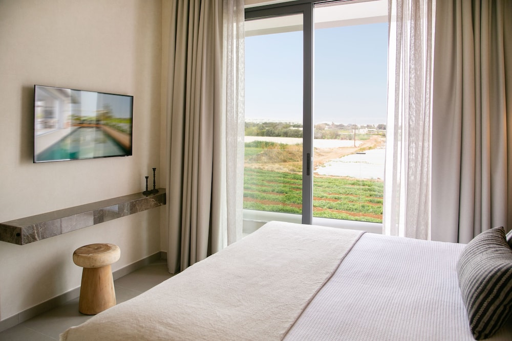 Lora Pearl Luxury Villa By Louis Hotels — Hotel rooms in Protaras, Famagusta Region