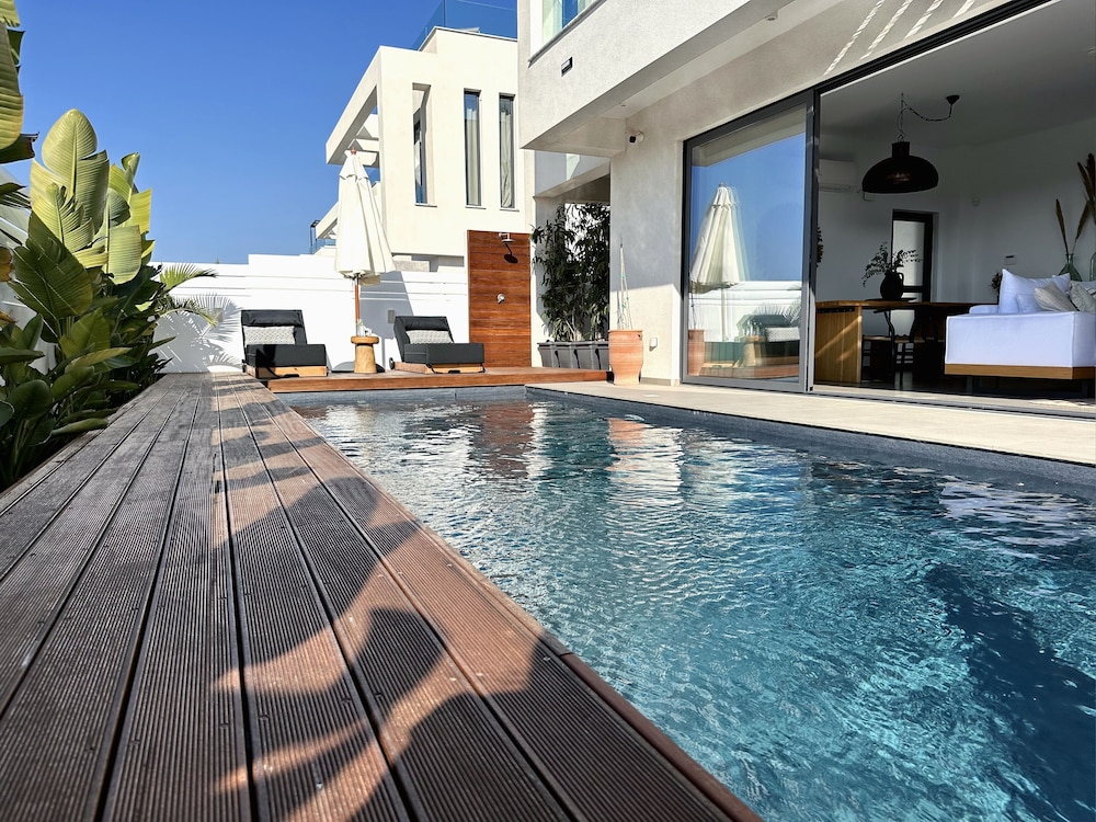 Lora Pearl Luxury Villa By Louis Hotels — Swimming pool in Protaras, Famagusta Region