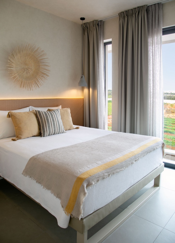 Lora Pearl Luxury Villa By Louis Hotels — Hotel rooms in Protaras, Famagusta Region