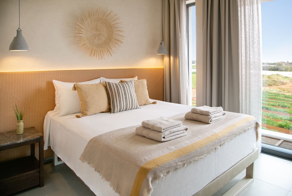 Lora Pearl Luxury Villa By Louis Hotels — Hotel rooms in Protaras, Famagusta Region