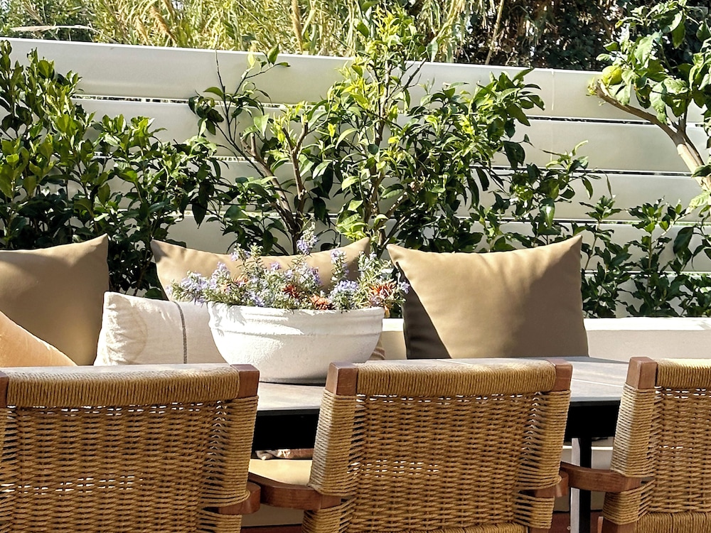 Lora Pearl Luxury Villa By Louis Hotels — Restaurant & bars in Protaras, Famagusta Region