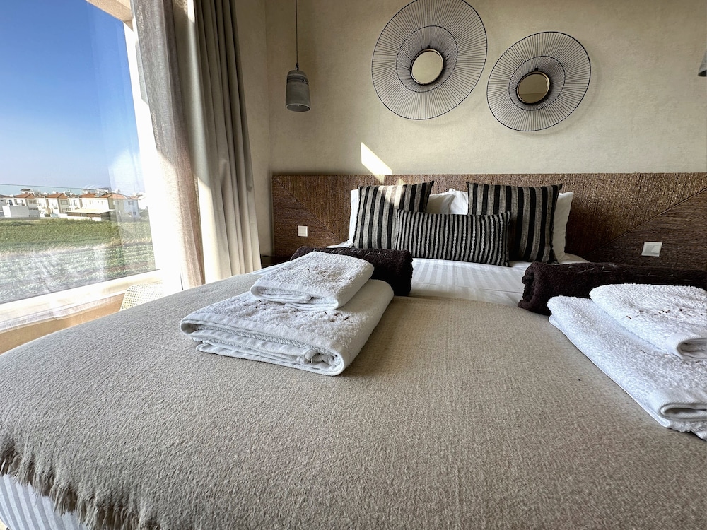 Lora Pearl Luxury Villa By Louis Hotels — Hotel rooms in Protaras, Famagusta Region