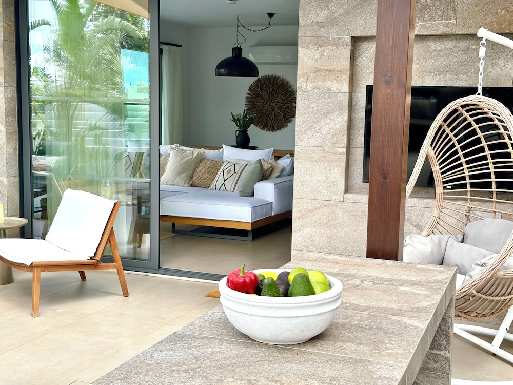 Lora Pearl Luxury Villa By Louis Hotels — Hotel rooms in Protaras, Famagusta Region