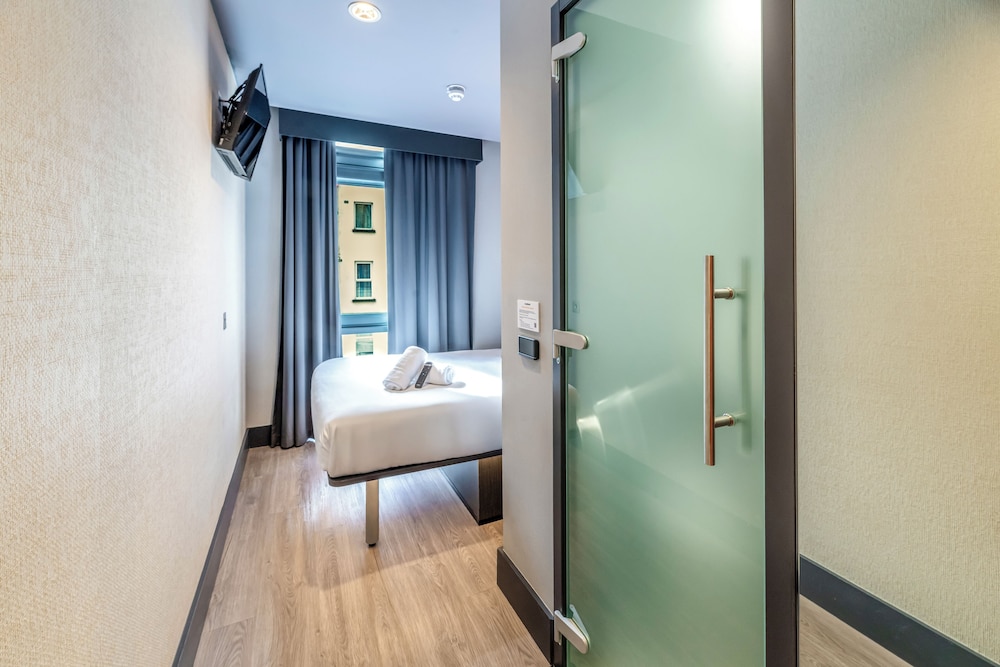 easyHotel Dublin City Centre — Hotel rooms in Dublin, Dublin City